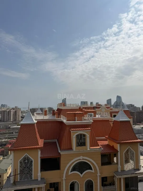 Satılır 6 otaqlı mənzil 376.8 m²