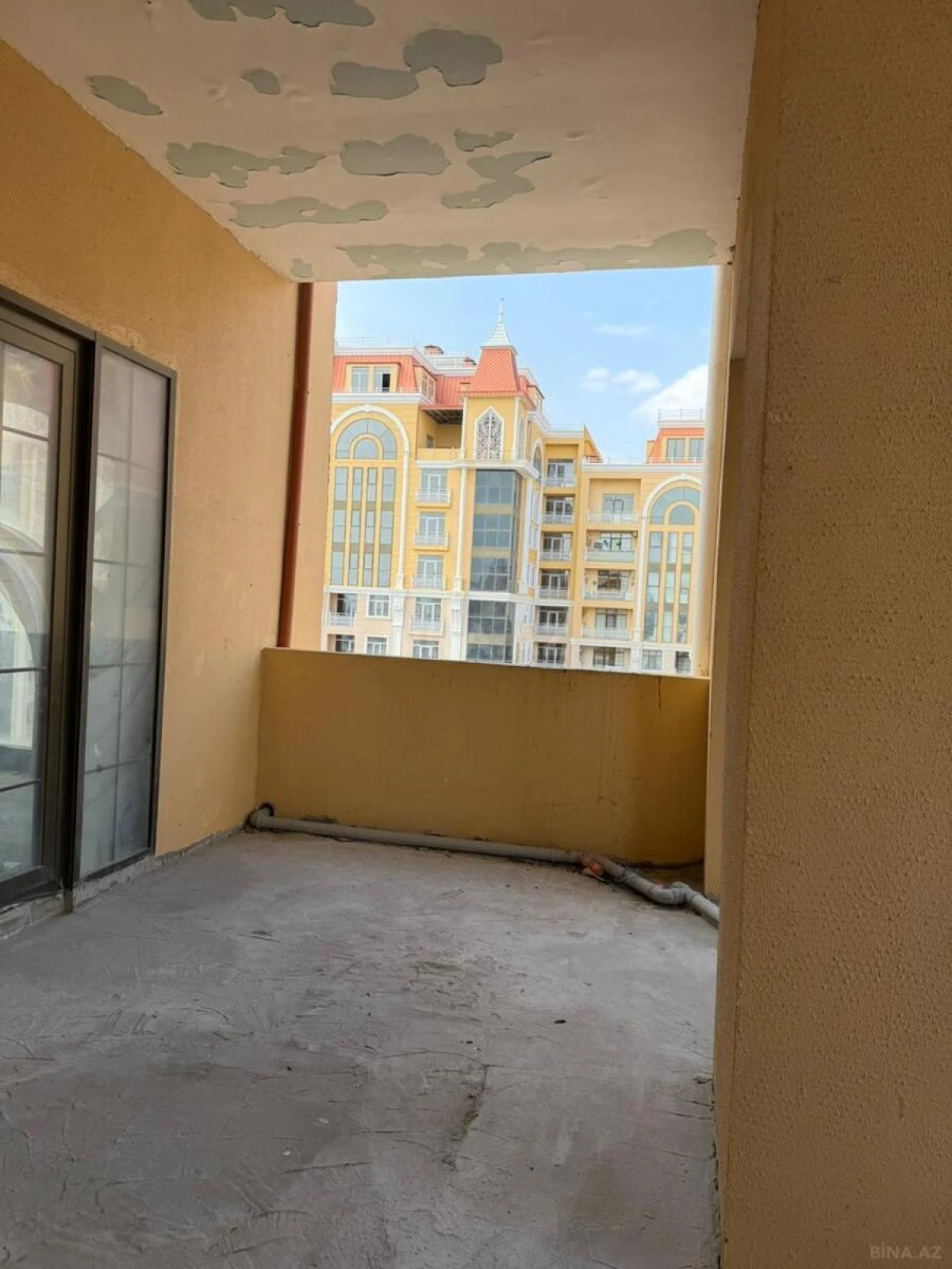 Satılır 6 otaqlı mənzil 376.8 m²