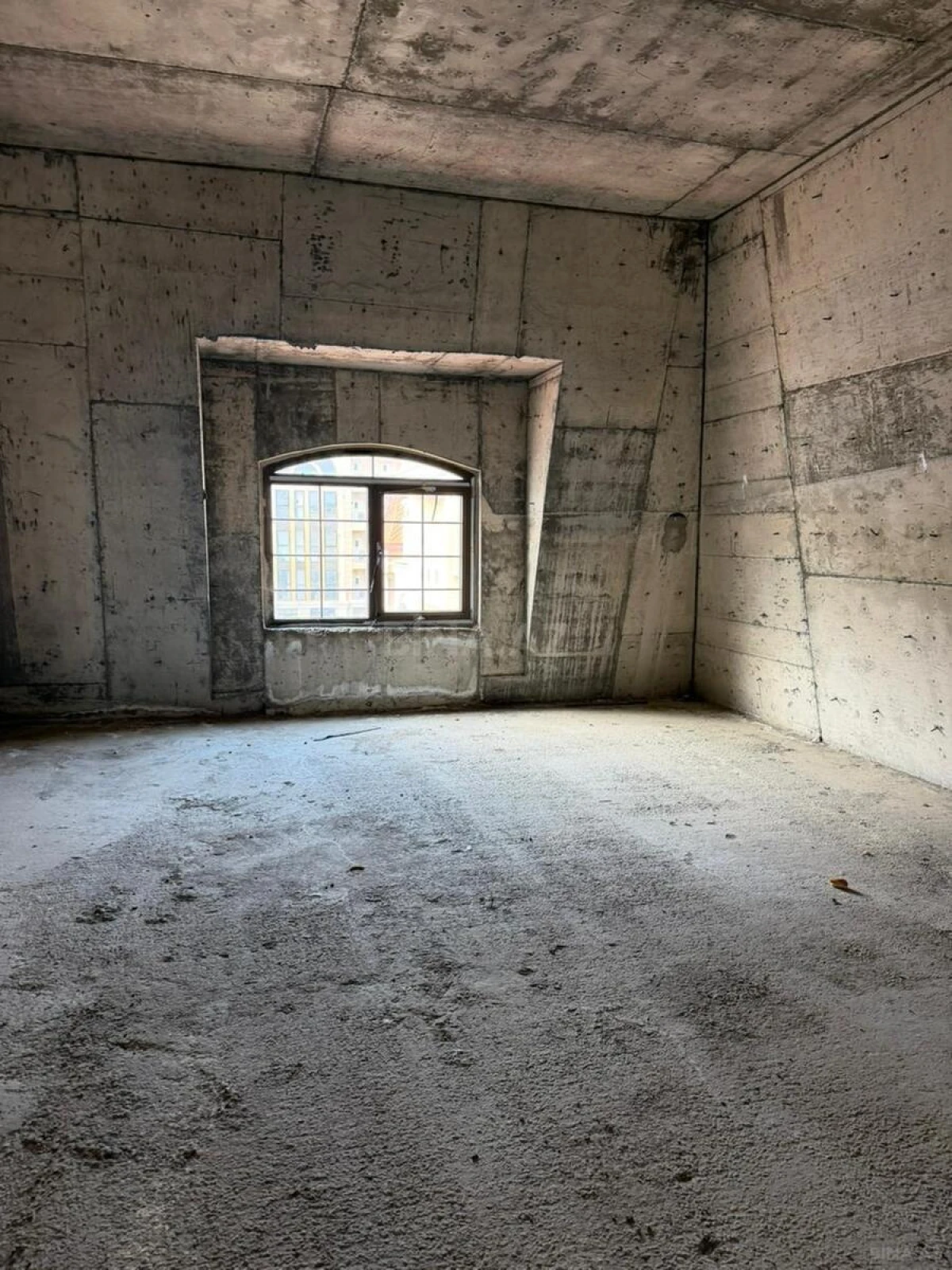 Satılır 6 otaqlı mənzil 376.8 m²