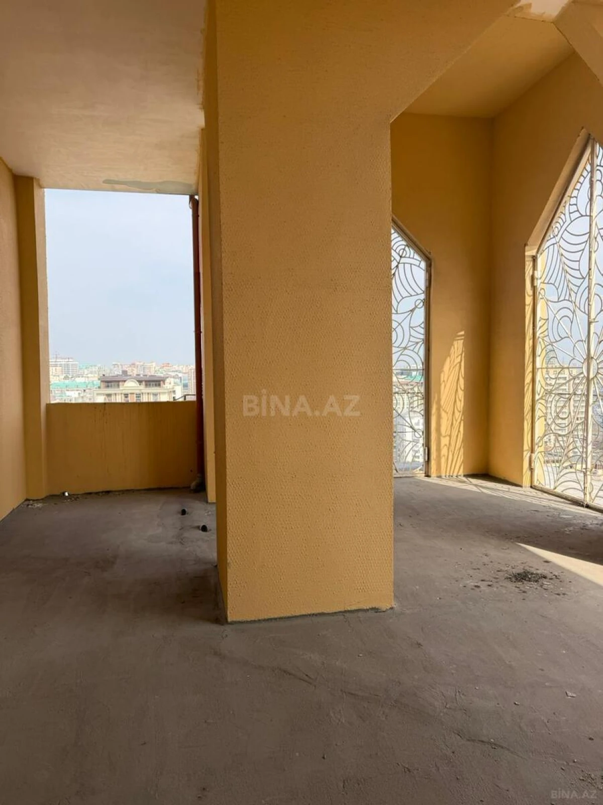 Satılır 6 otaqlı mənzil 376.8 m²