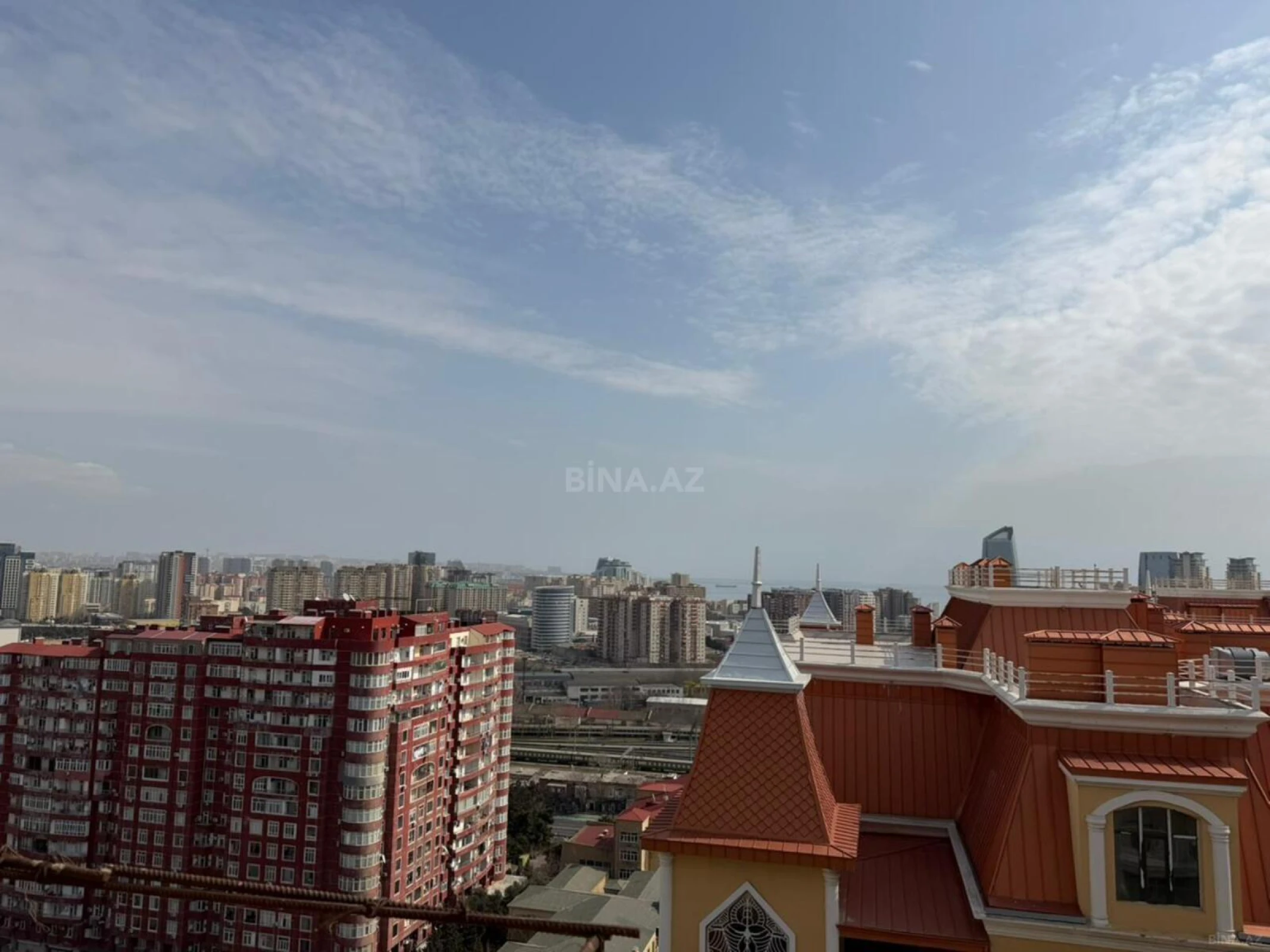 Satılır 6 otaqlı mənzil 376.8 m²