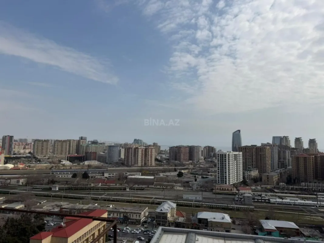 Satılır 6 otaqlı mənzil 376.8 m²