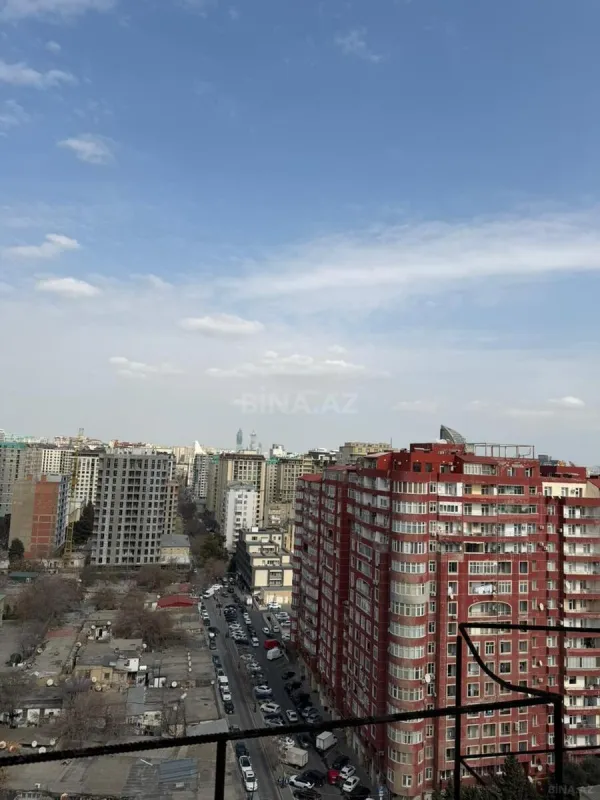 Satılır 6 otaqlı mənzil 376.8 m²