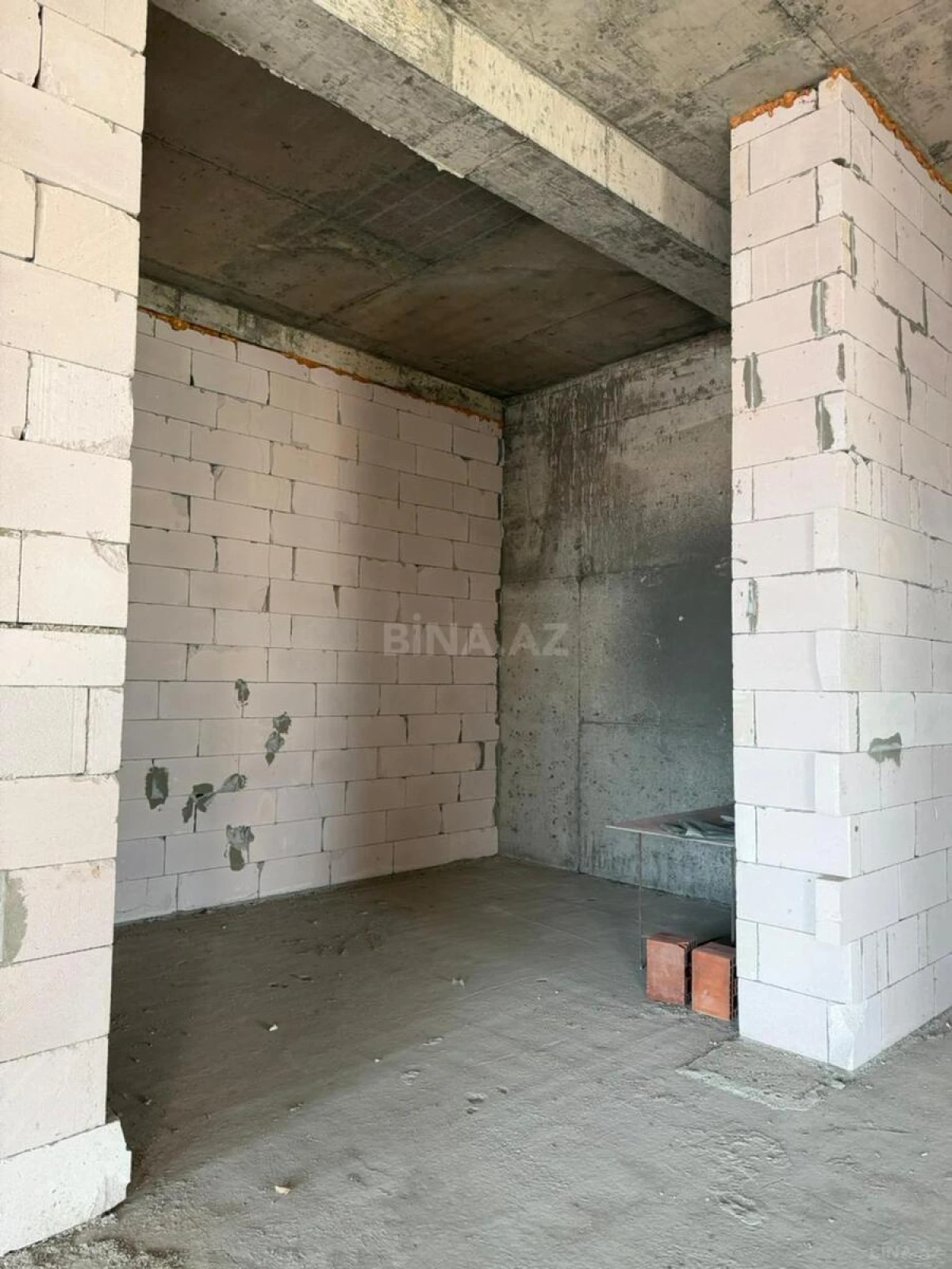 Satılır 6 otaqlı mənzil 376.8 m²