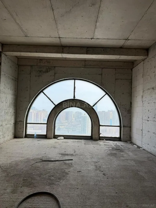 Satılır 6 otaqlı mənzil 376.8 m²