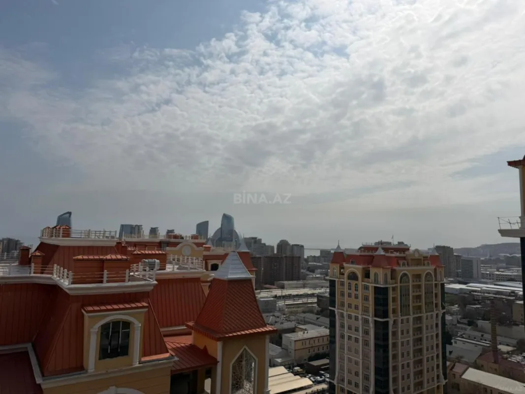 Satılır 6 otaqlı mənzil 376.8 m²