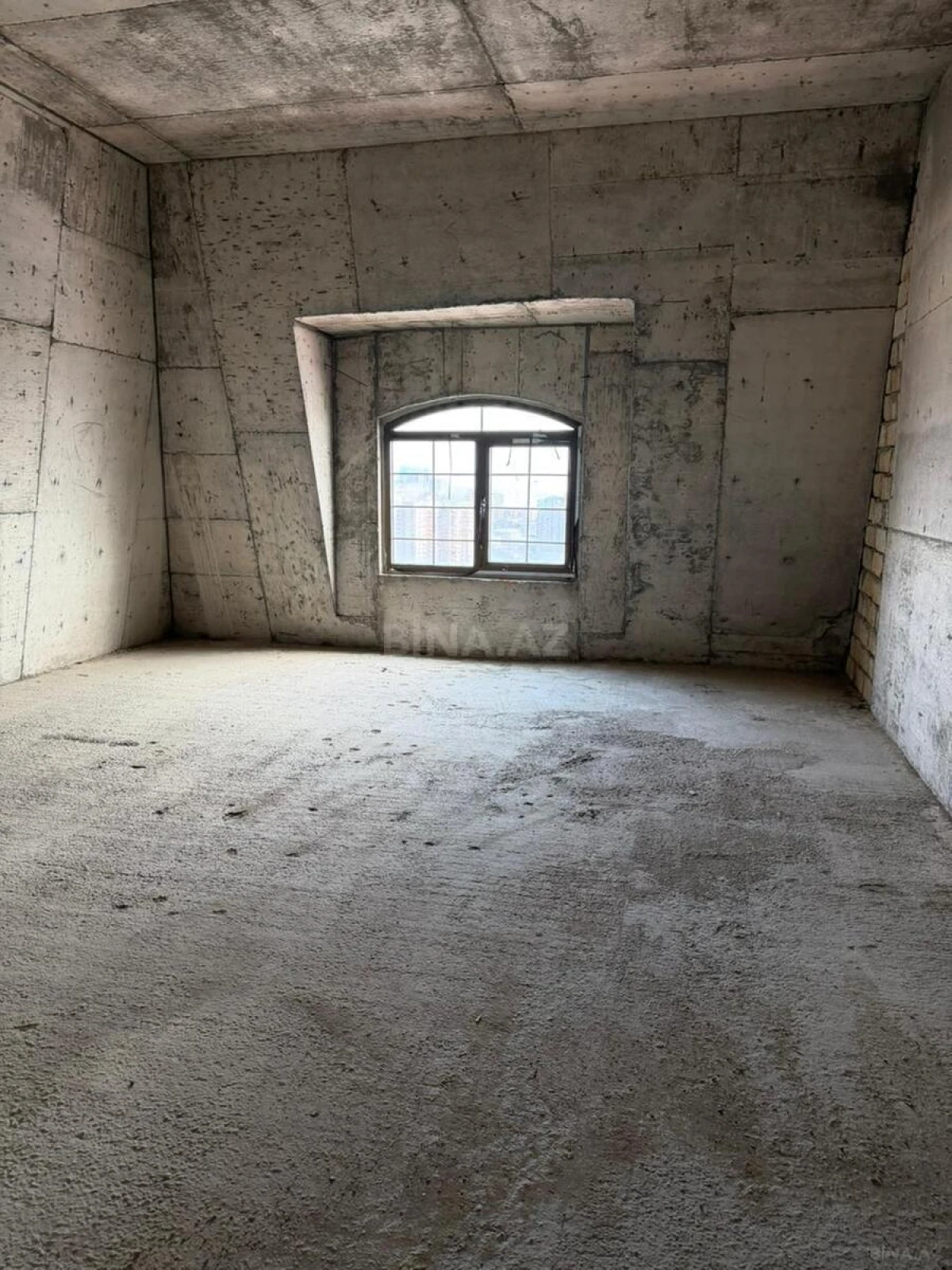 Satılır 6 otaqlı mənzil 376.8 m²