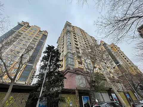 Satılır 6 otaqlı mənzil 376.8 m² — Bakı 6 otaq 376.80 m²
