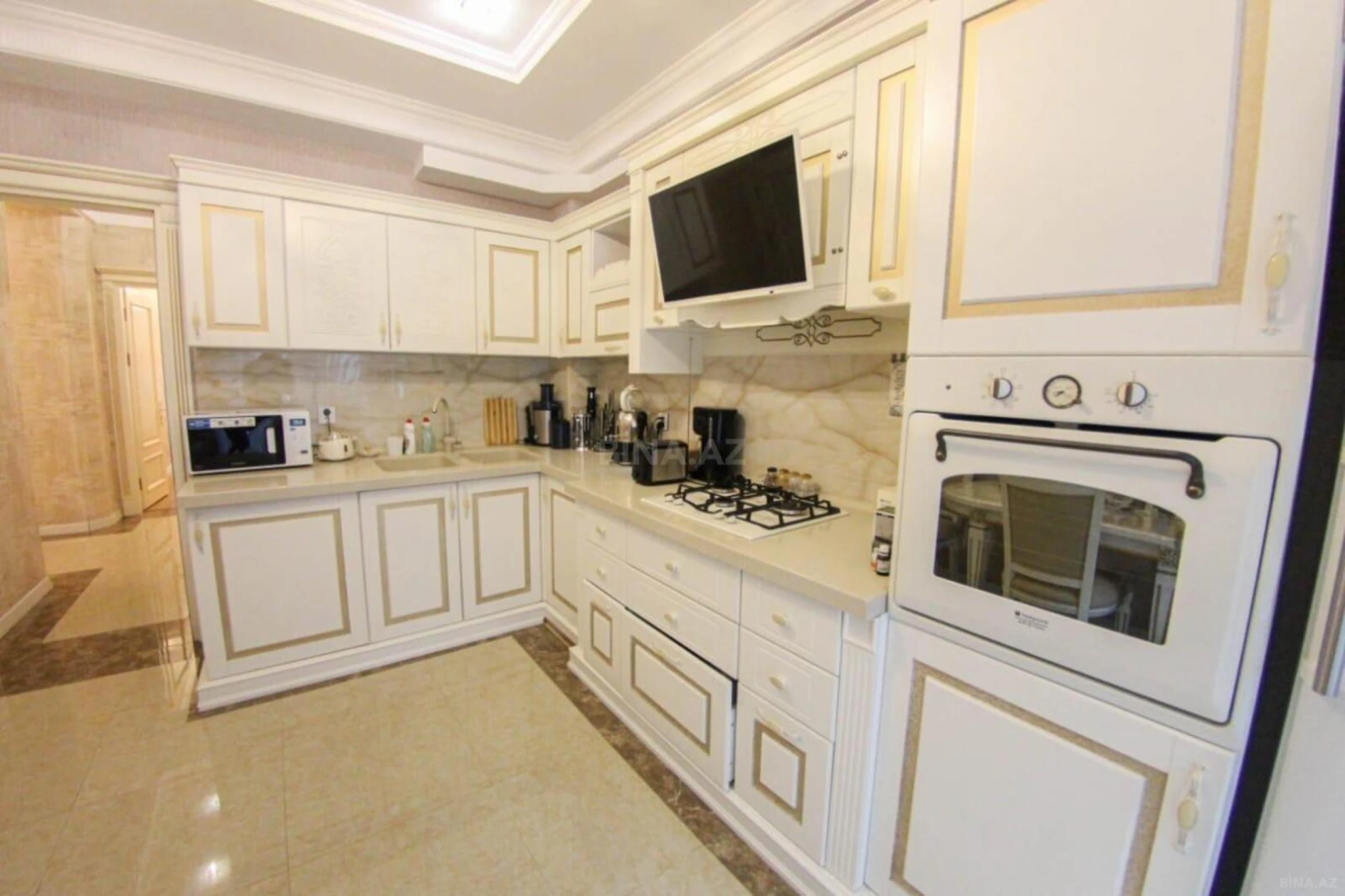 Satılır 3 otaqlı mənzil 118 m²
