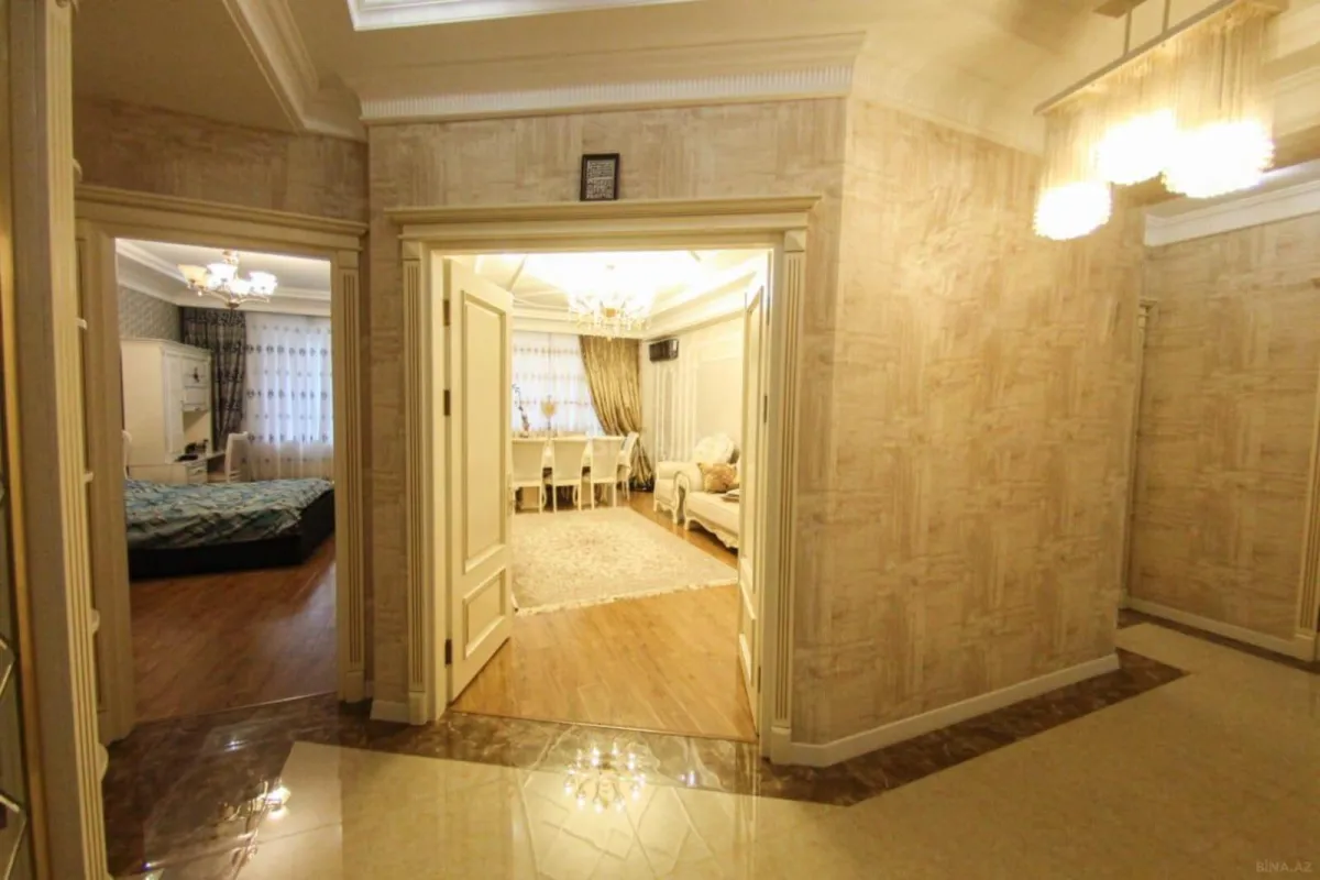 Satılır 3 otaqlı mənzil 118 m²
