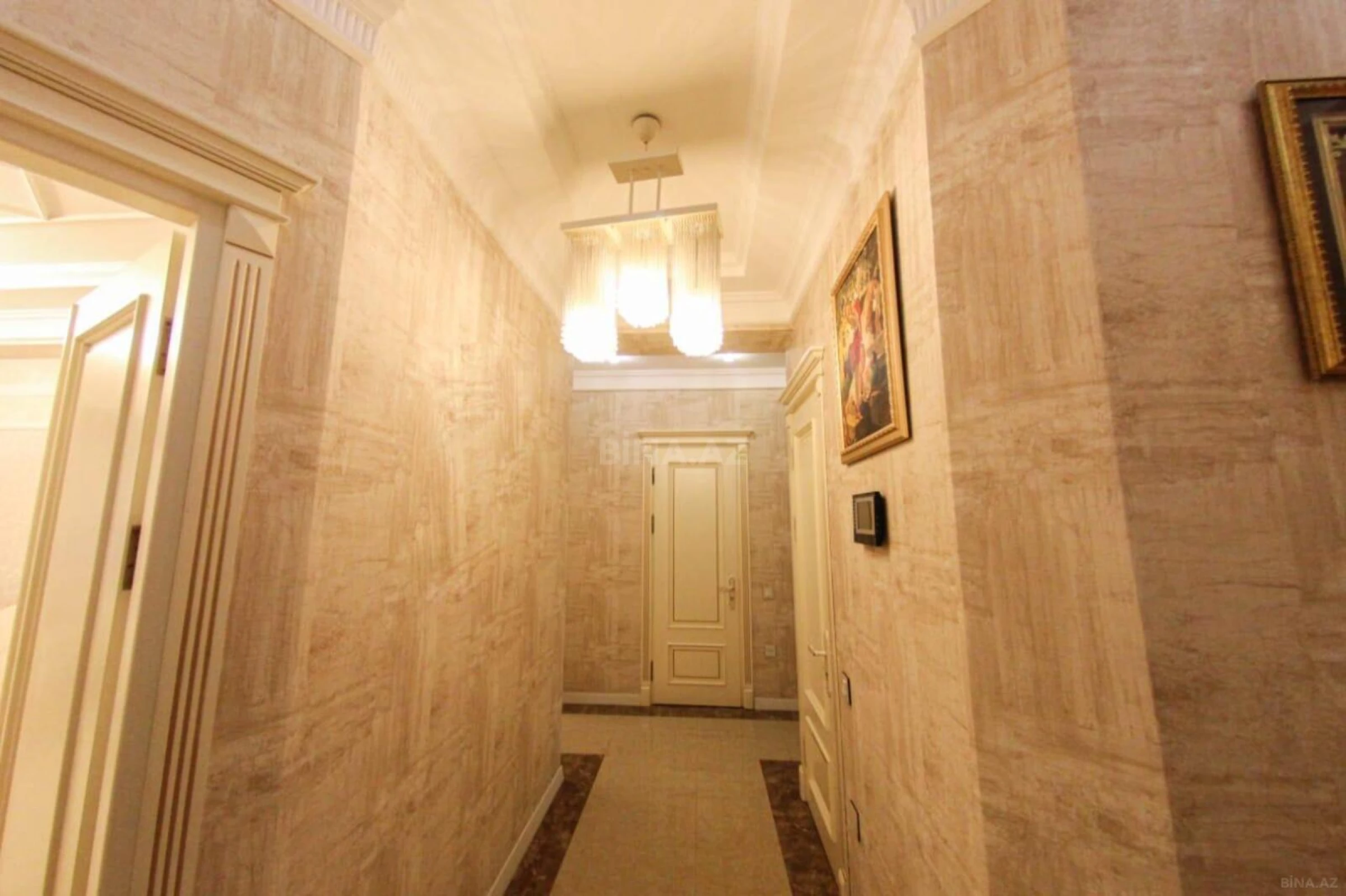 Satılır 3 otaqlı mənzil 118 m²