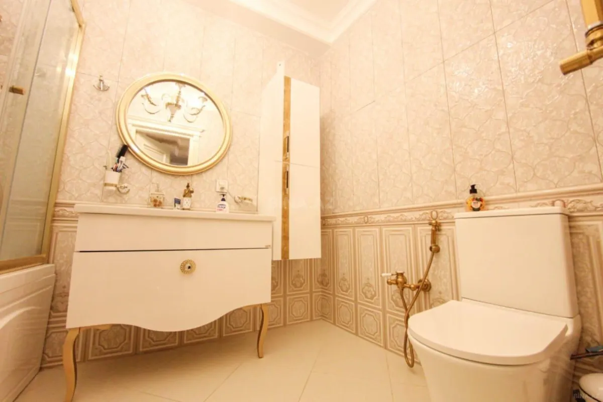 Satılır 3 otaqlı mənzil 118 m²