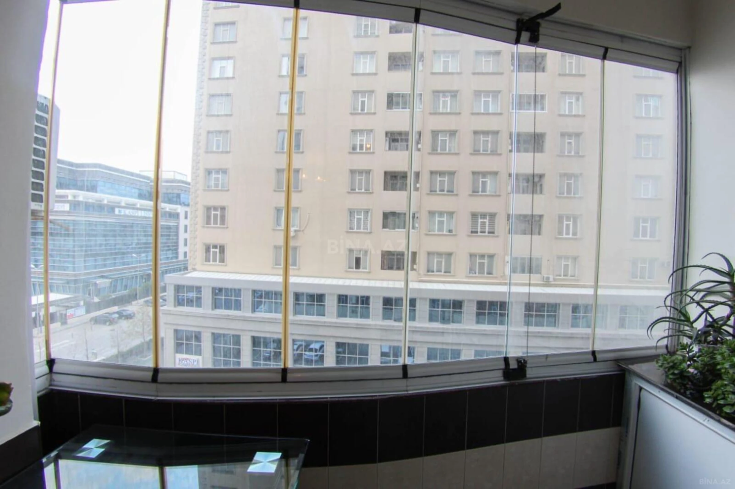 Satılır 3 otaqlı mənzil 118 m²