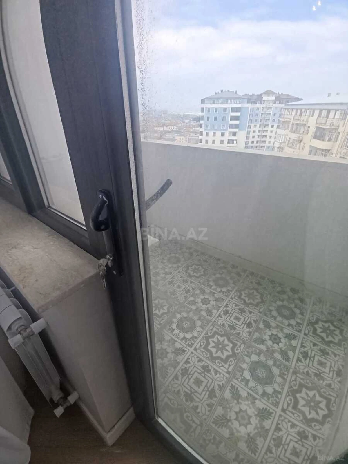 Satılır 4 otaqlı mənzil 165 m²