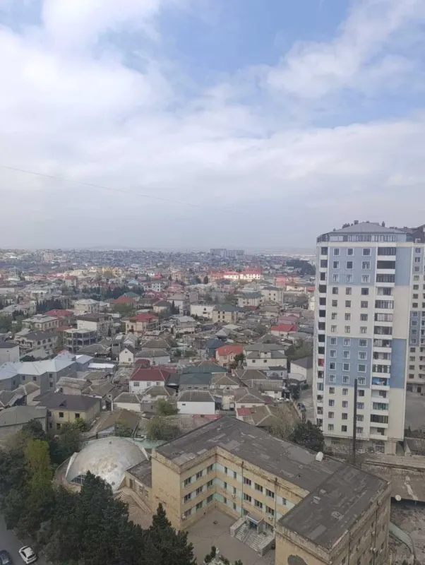 Satılır 4 otaqlı mənzil 165 m²