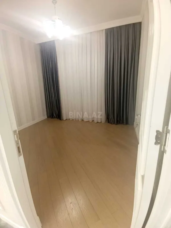 Satılır 4 otaqlı mənzil 165 m²