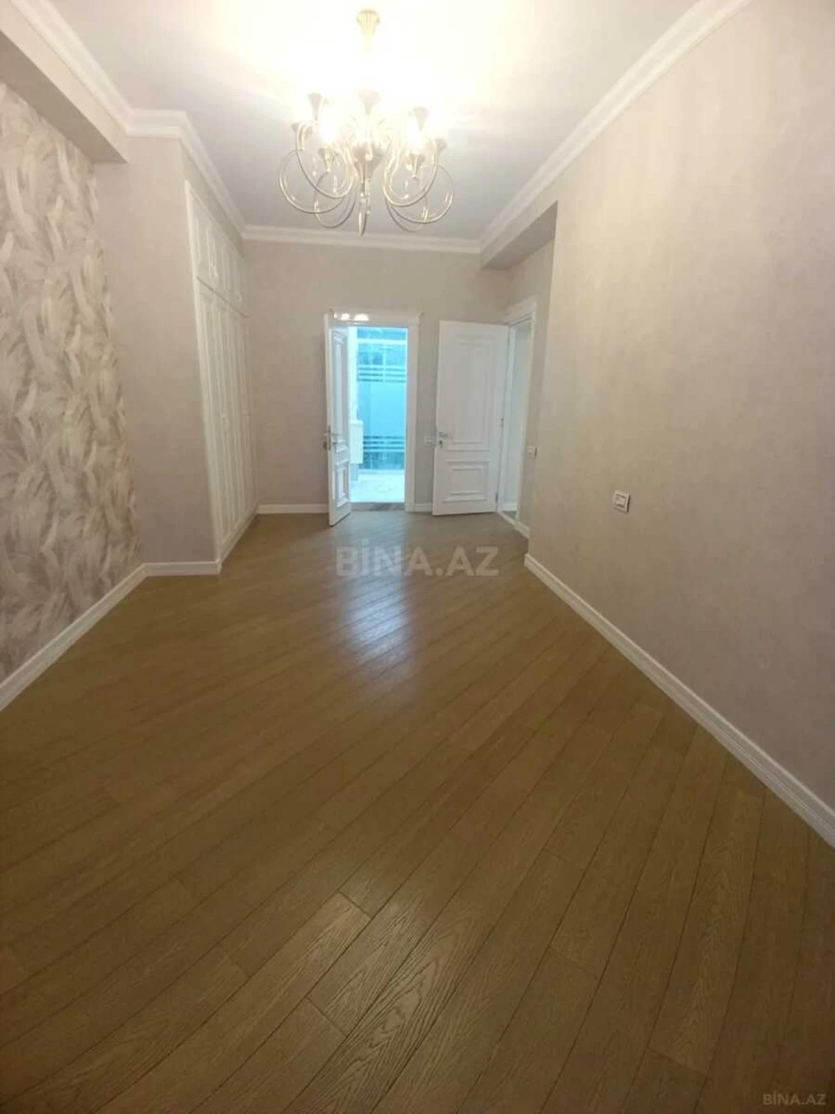 Satılır 4 otaqlı mənzil 165 m²