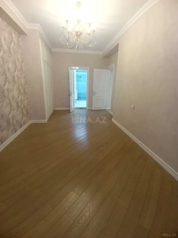 Satılır 4 otaqlı mənzil 165 m²