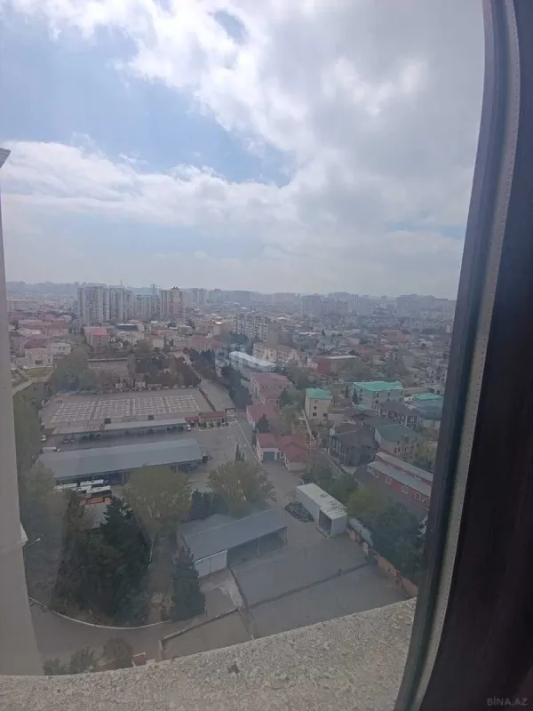 Satılır 4 otaqlı mənzil 165 m²