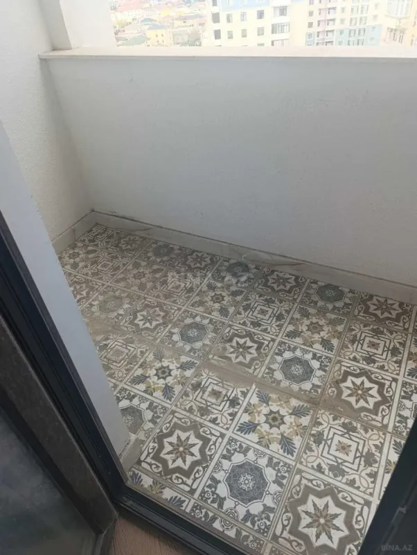 Satılır 4 otaqlı mənzil 165 m²