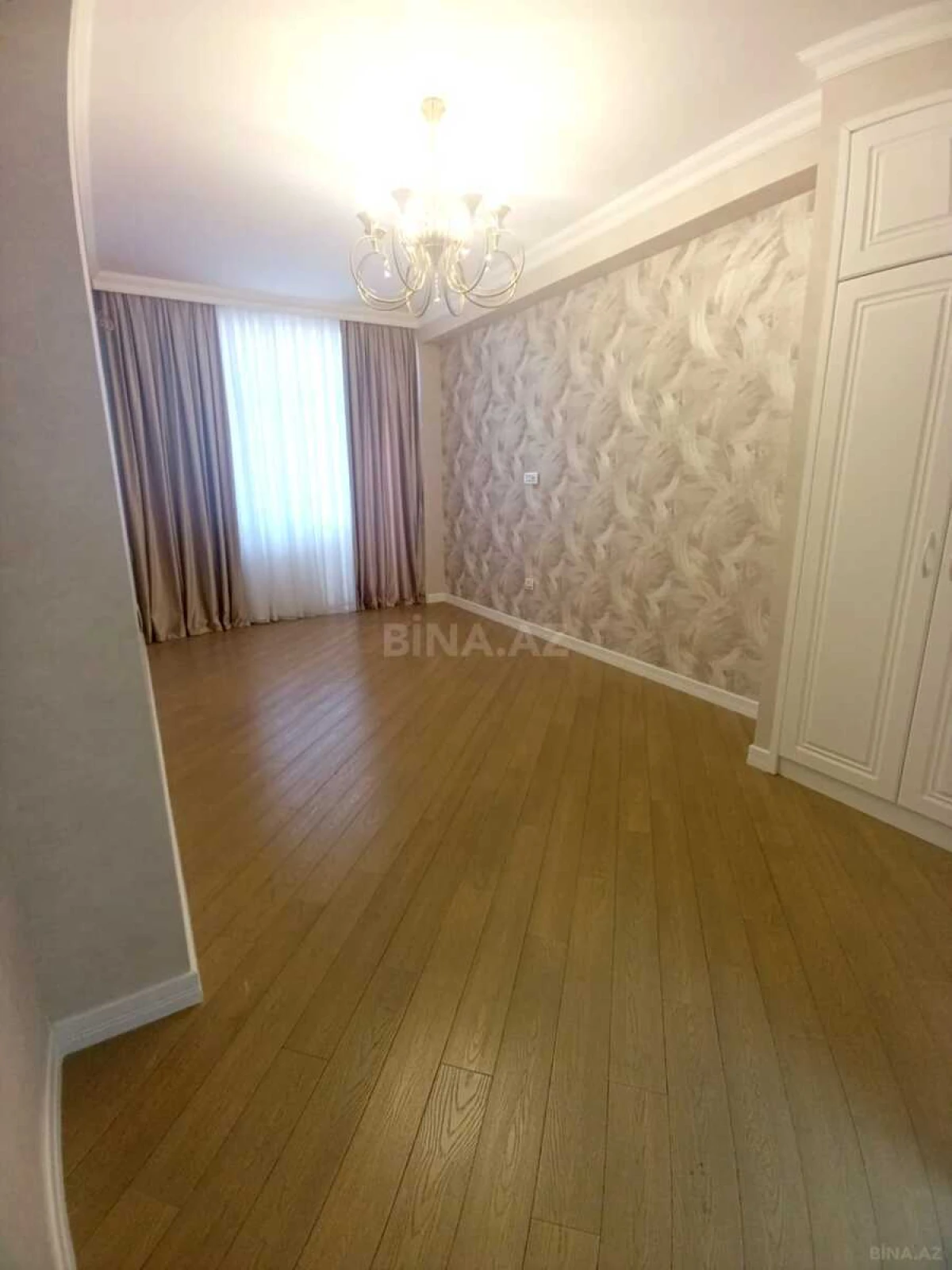 Satılır 4 otaqlı mənzil 165 m²