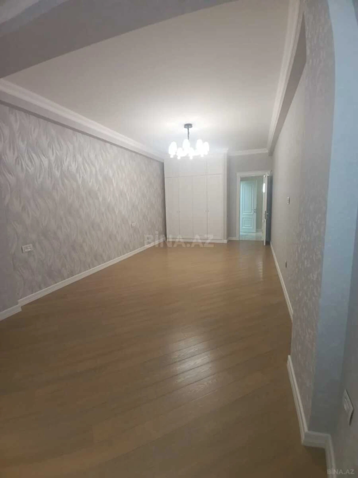 Satılır 4 otaqlı mənzil 165 m²