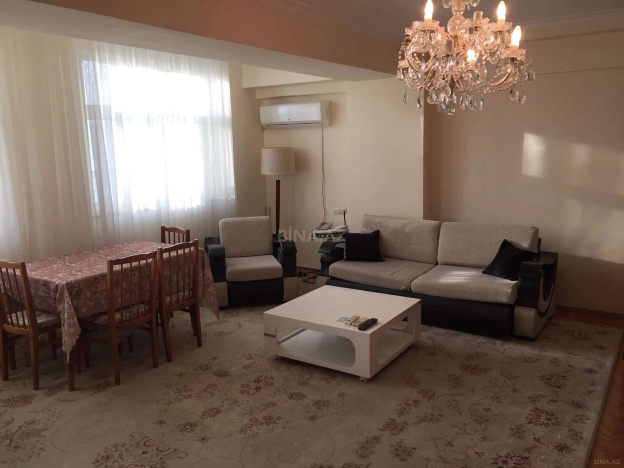 Kirayə verilir 2 otaqlı mənzil 88 m²
