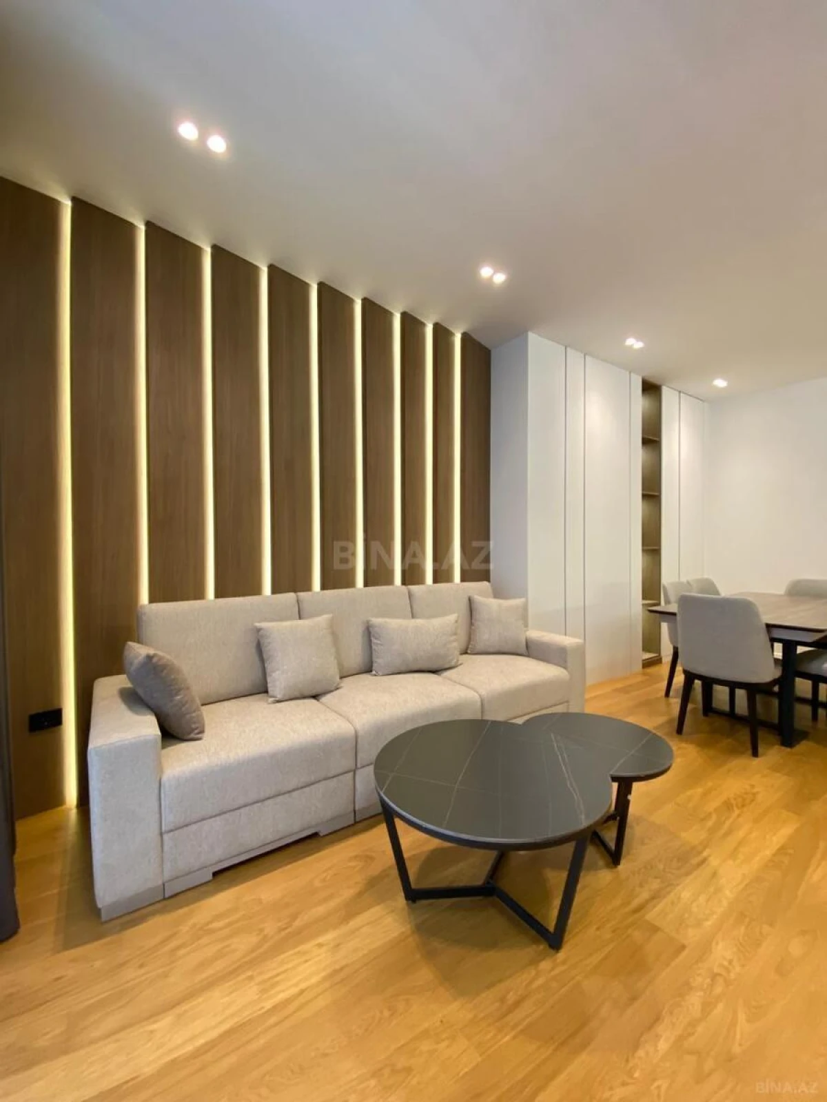 Kirayə verilir 2 otaqlı mənzil 75 m²