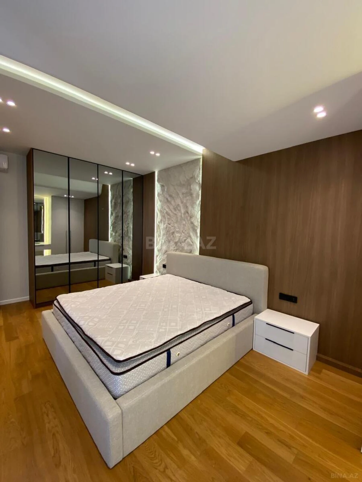 Kirayə verilir 2 otaqlı mənzil 75 m²