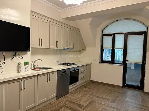 Satılır 3 otaqlı mənzil 125 m²