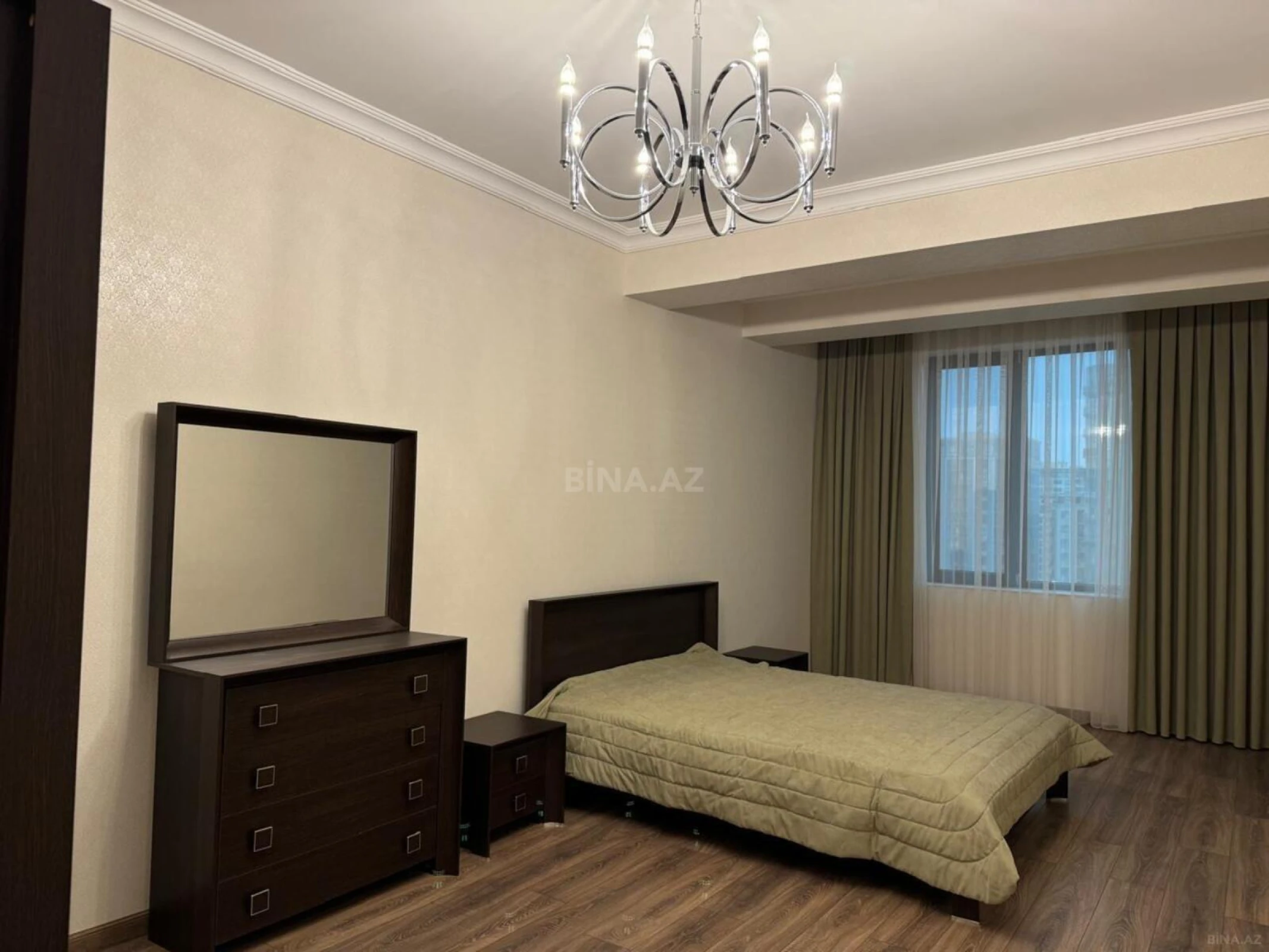 Satılır 3 otaqlı mənzil 125 m²