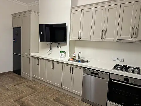 Satılır 3 otaqlı mənzil 125 m²