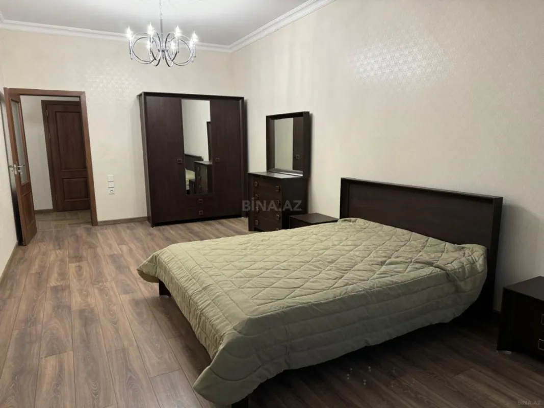 Satılır 3 otaqlı mənzil 125 m²