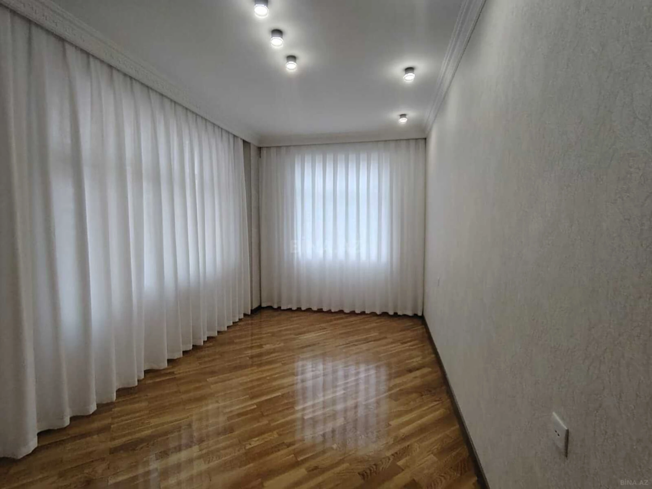 Satılır 2 otaqlı mənzil 88 m²