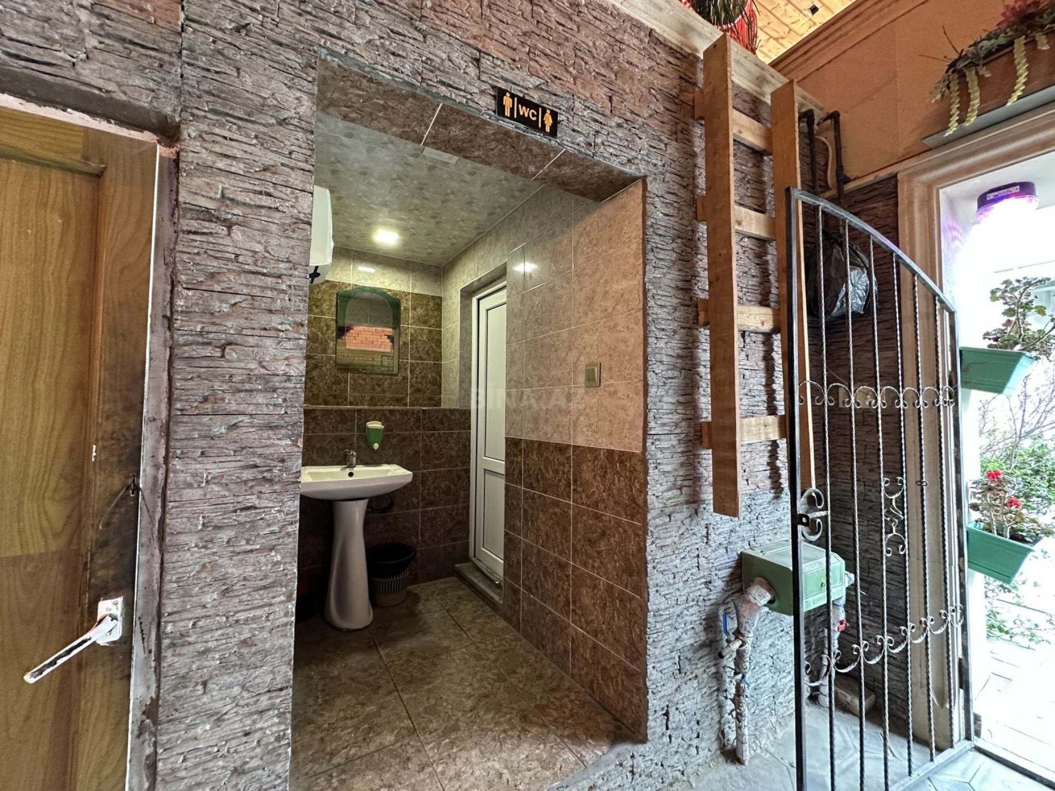 Satılır obyekt 400 m²