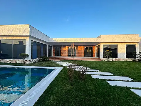 Satılır 5 otaqlı həyət evi 250 m²