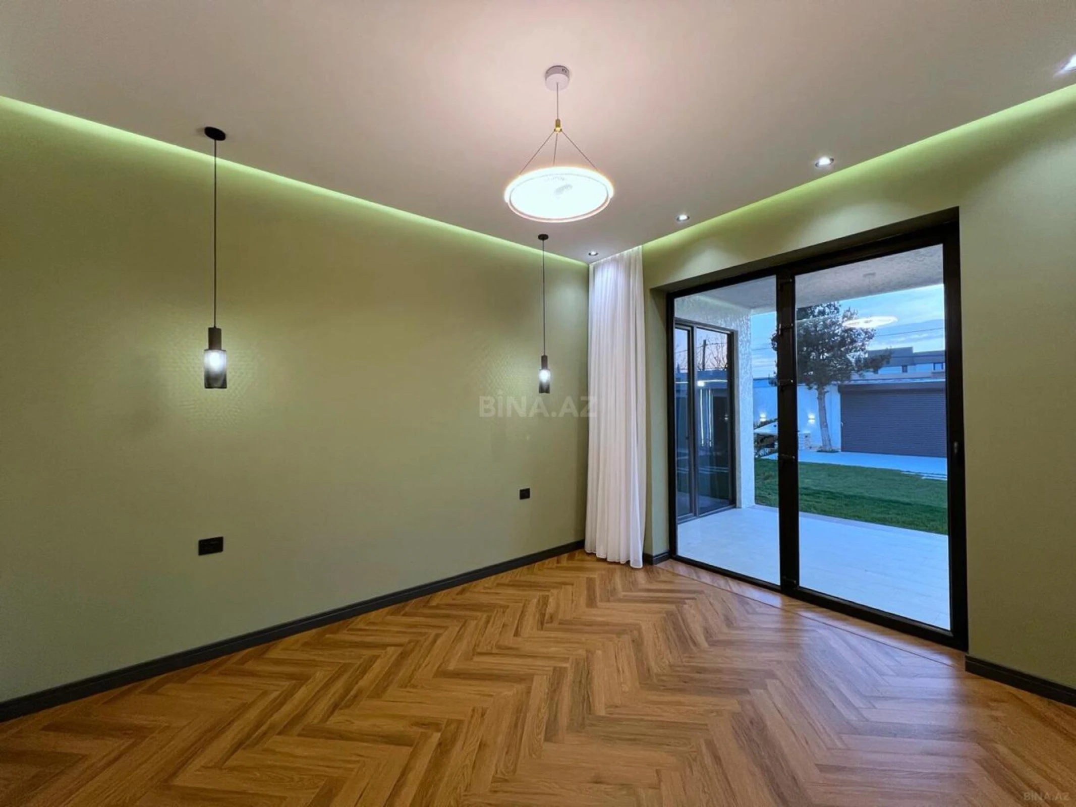 Satılır 5 otaqlı həyət evi 250 m²