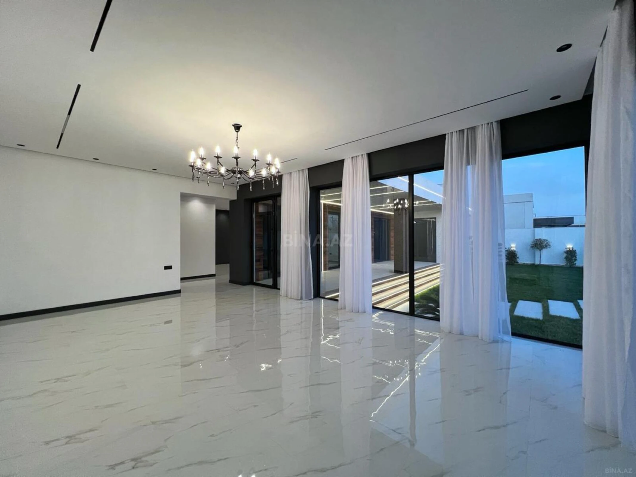Satılır 5 otaqlı həyət evi 250 m²
