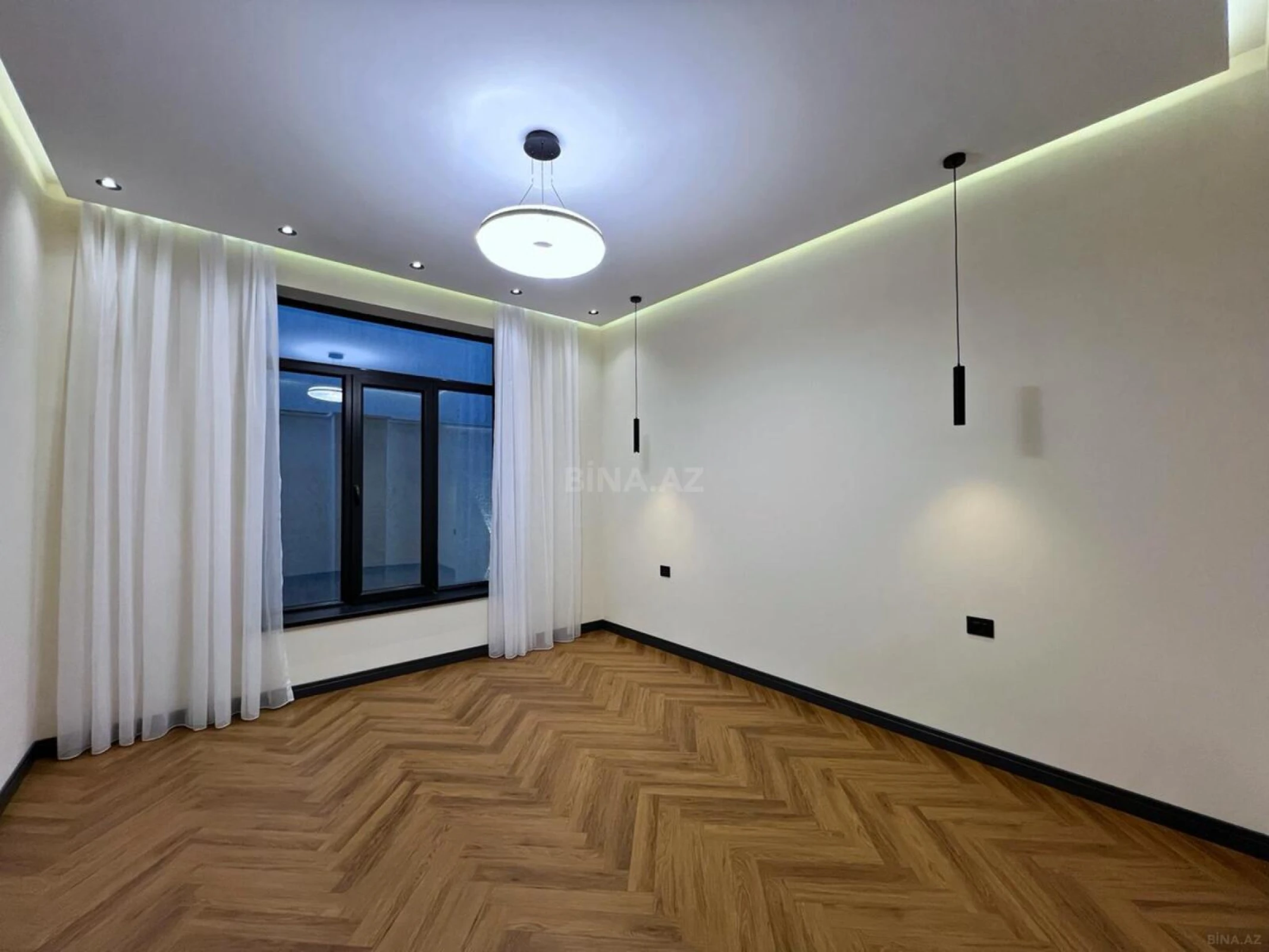 Satılır 5 otaqlı həyət evi 250 m²
