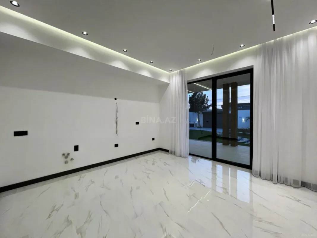 Satılır 5 otaqlı həyət evi 250 m²