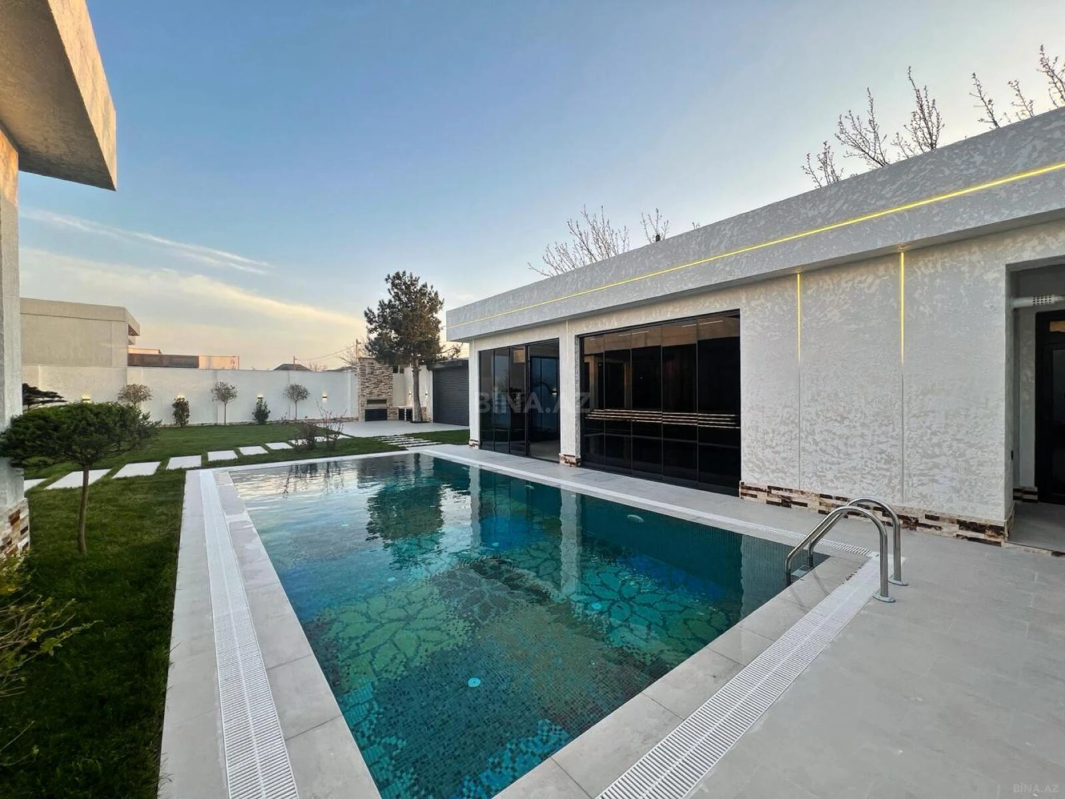 Satılır 5 otaqlı həyət evi 250 m²