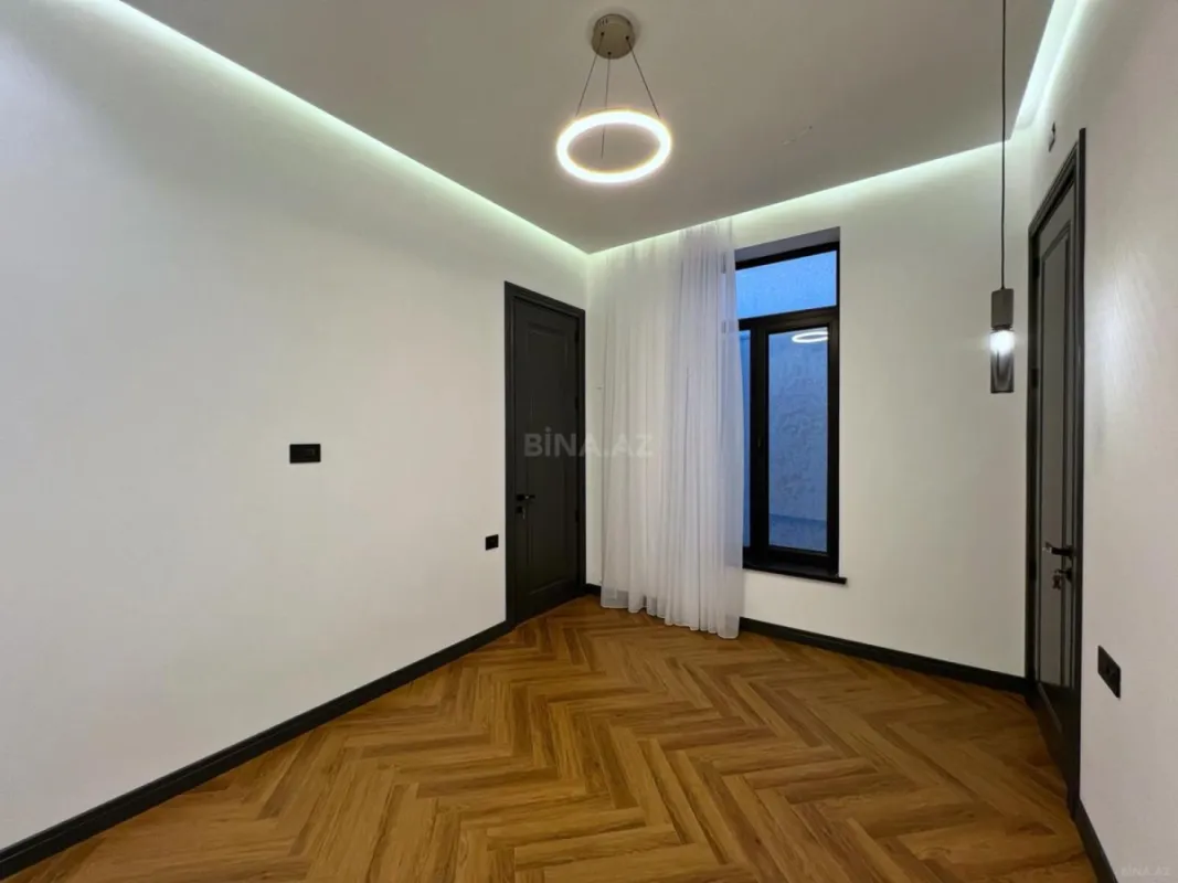 Satılır 5 otaqlı həyət evi 250 m²