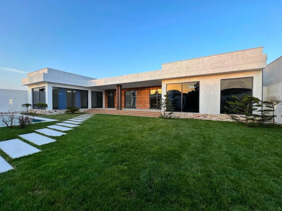 Satılır 5 otaqlı həyət evi 250 m²