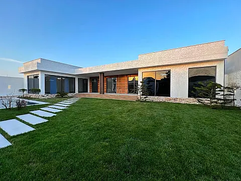 Satılır 5 otaqlı həyət evi 250 m²