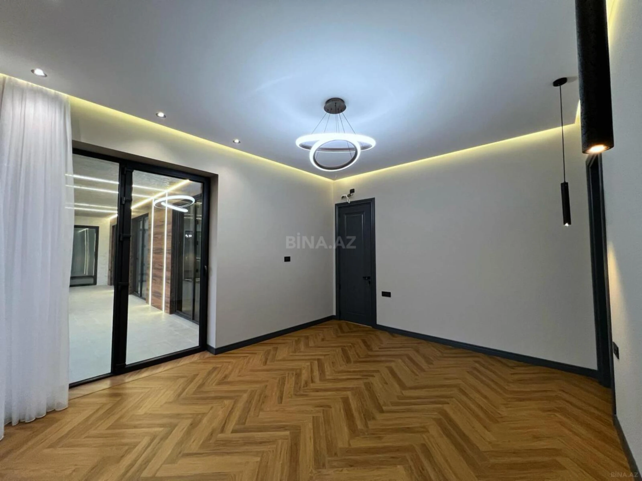Satılır 5 otaqlı həyət evi 250 m²