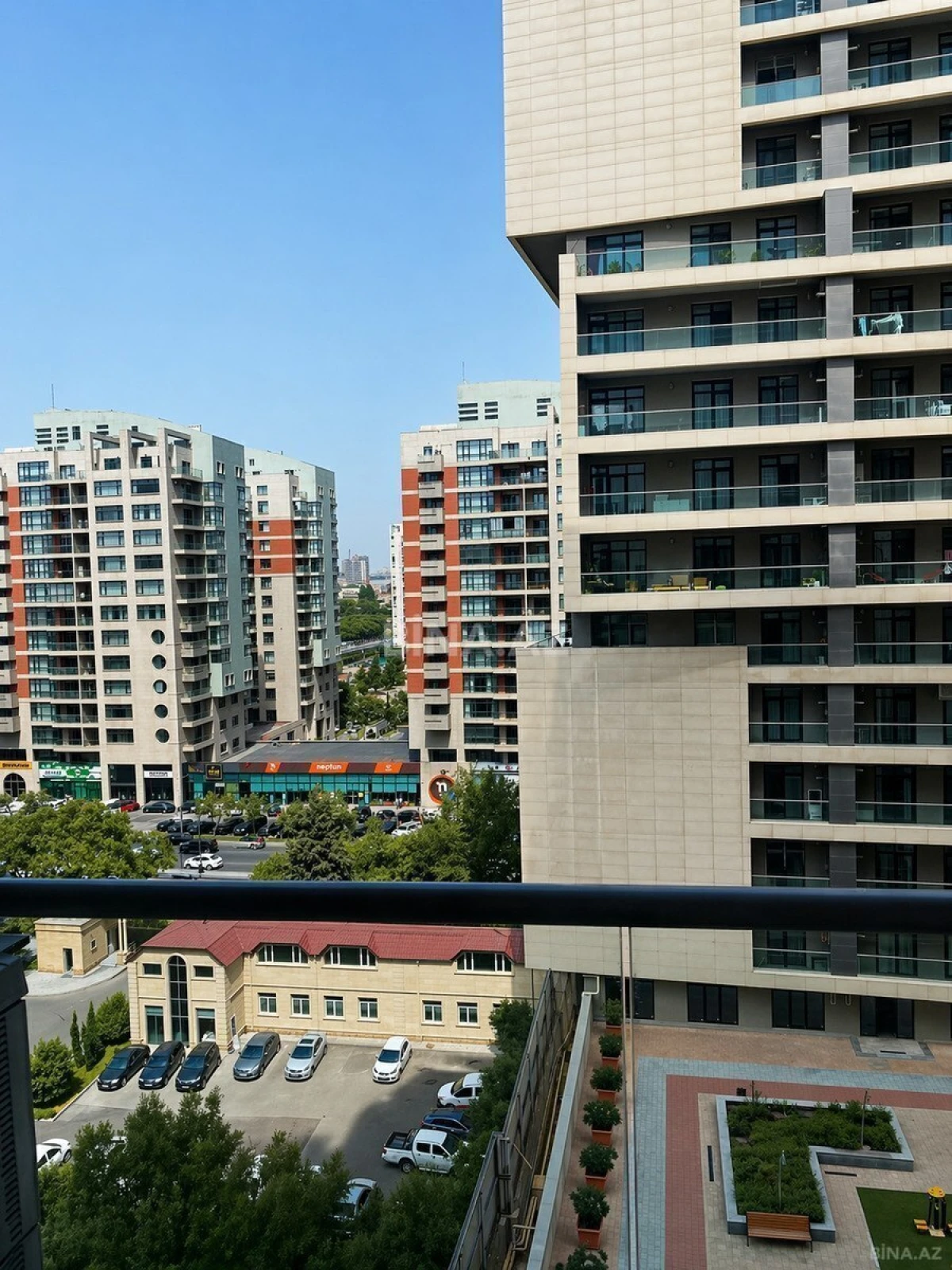 Kirayə verilir 4 otaqlı mənzil 147 m²