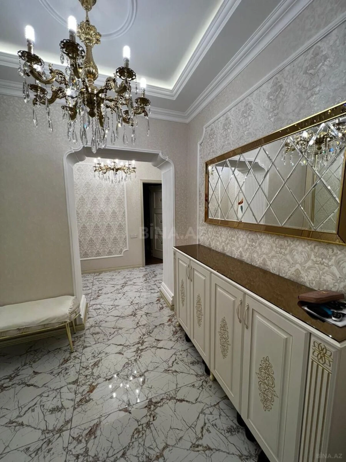 Kirayə verilir 4 otaqlı mənzil 147 m²