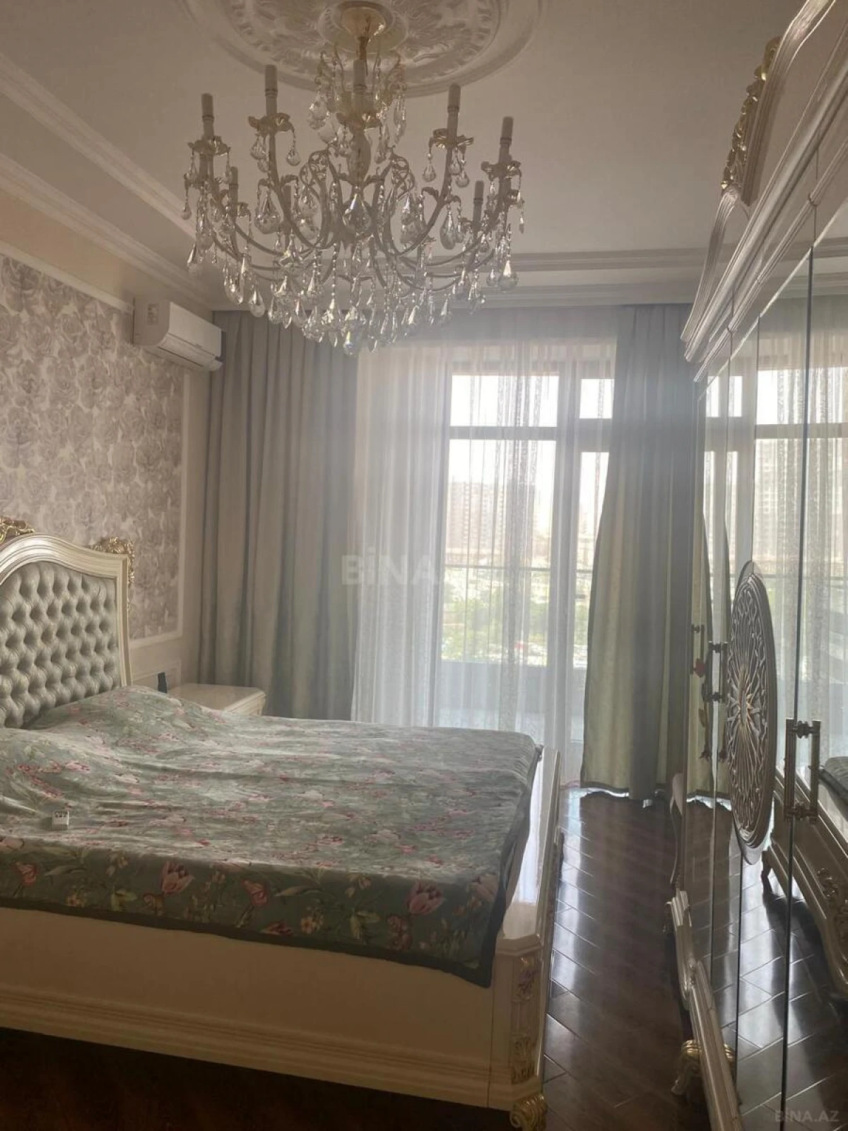 Kirayə verilir 4 otaqlı mənzil 147 m²