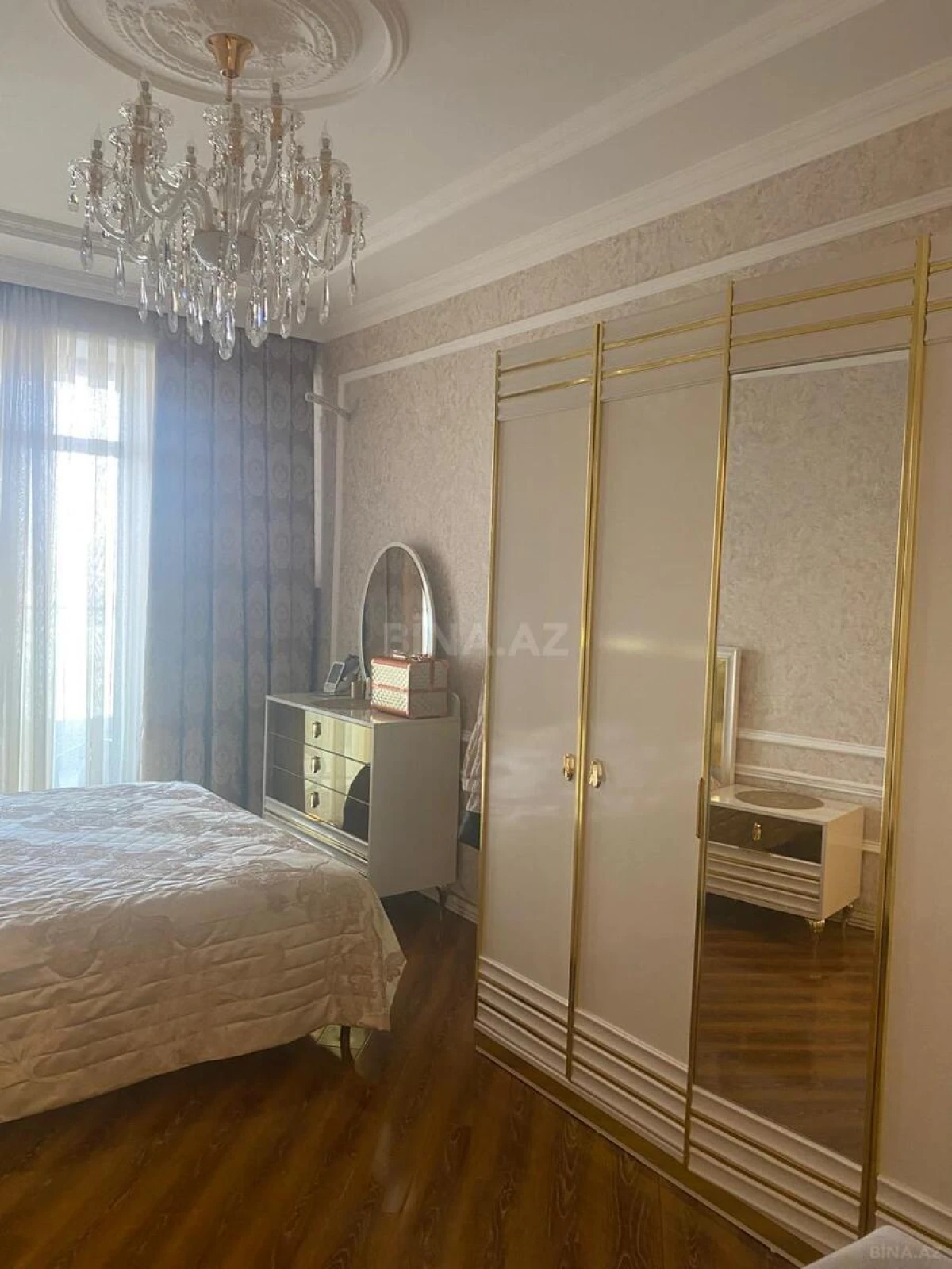 Kirayə verilir 4 otaqlı mənzil 147 m²