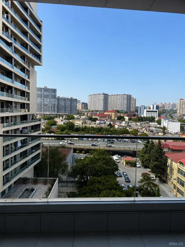Kirayə verilir 4 otaqlı mənzil 147 m²